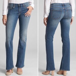 GAP Mid Rise Boot Cut Jeans in Stretch 32